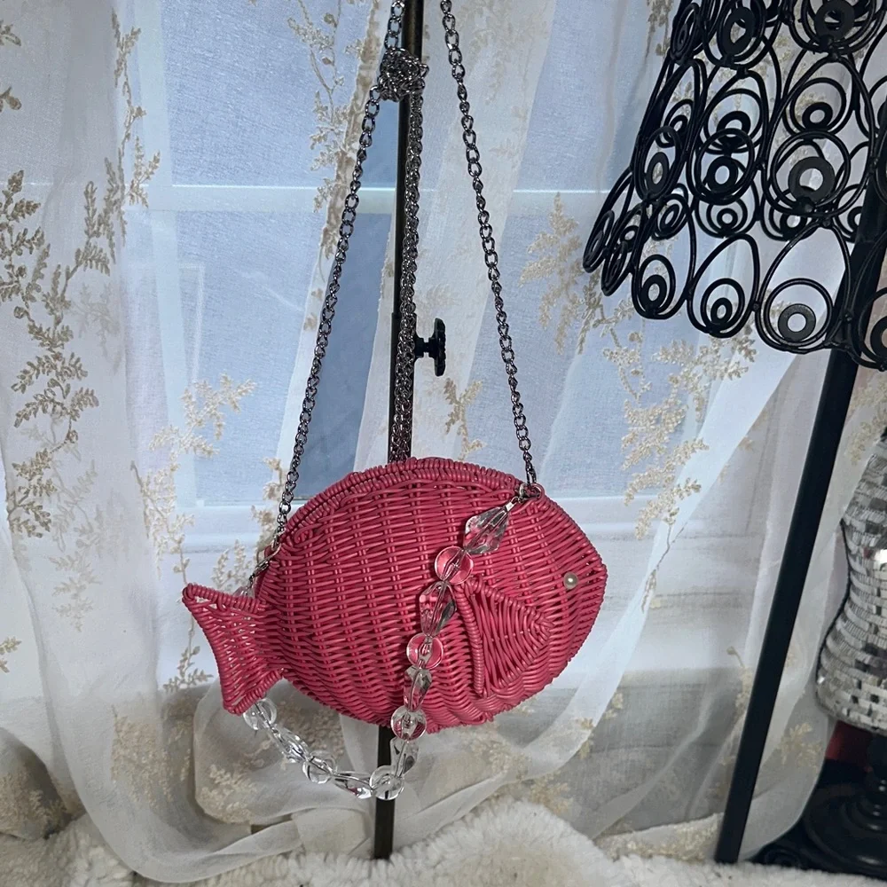Tommy Bahamas pink wicker crossbody bag with clear beaded handle - Picture 1 of 5